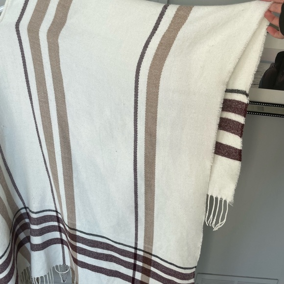 Dynamite poncho - Picture 4 of 7